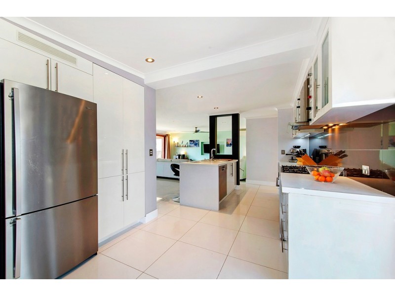 36 Cooleroo Crescent, Southport QLD 4215