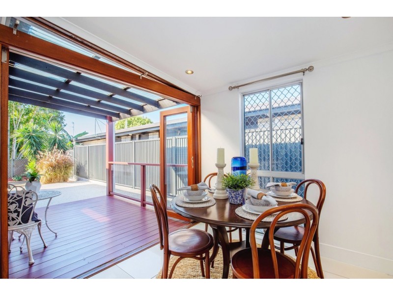 36 Cooleroo Crescent, Southport QLD 4215