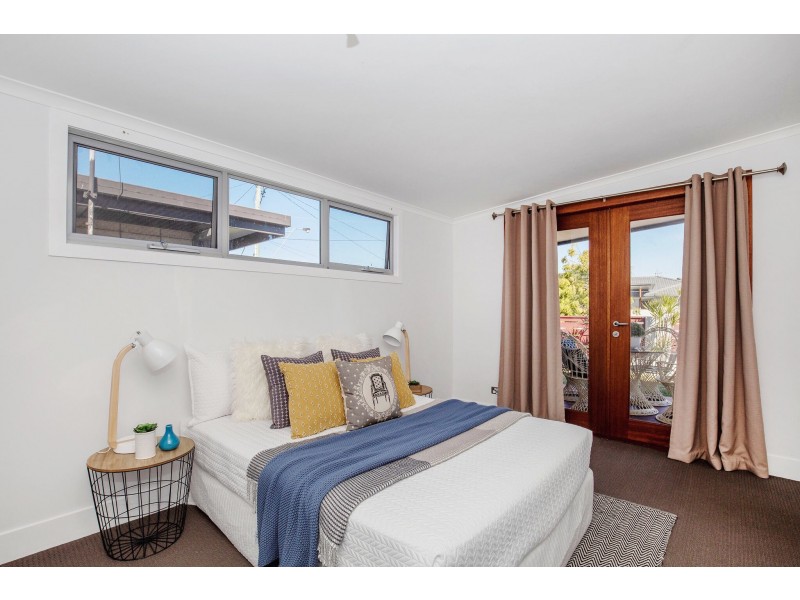 36 Cooleroo Crescent, Southport QLD 4215