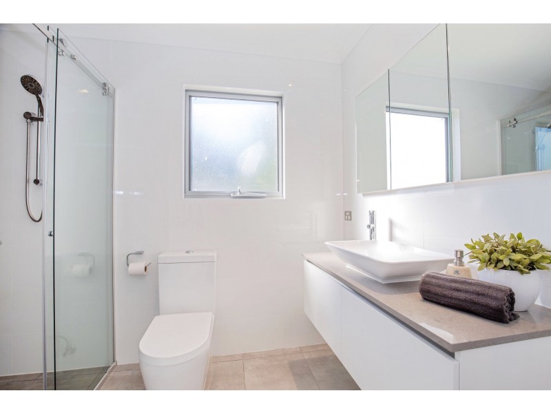 36 Cooleroo Crescent, Southport QLD 4215