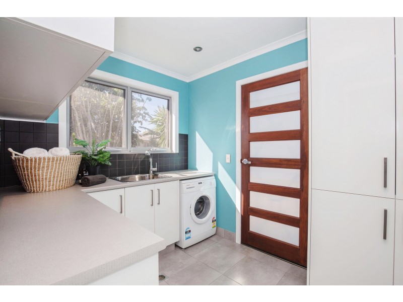 36 Cooleroo Crescent, Southport QLD 4215