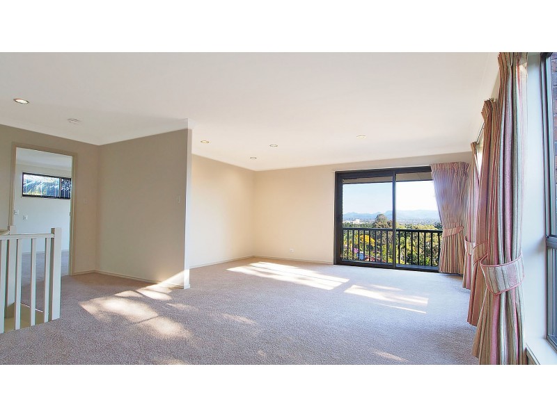 32 Binalong Drive, Ashmore QLD 4214