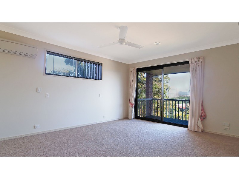 32 Binalong Drive, Ashmore QLD 4214