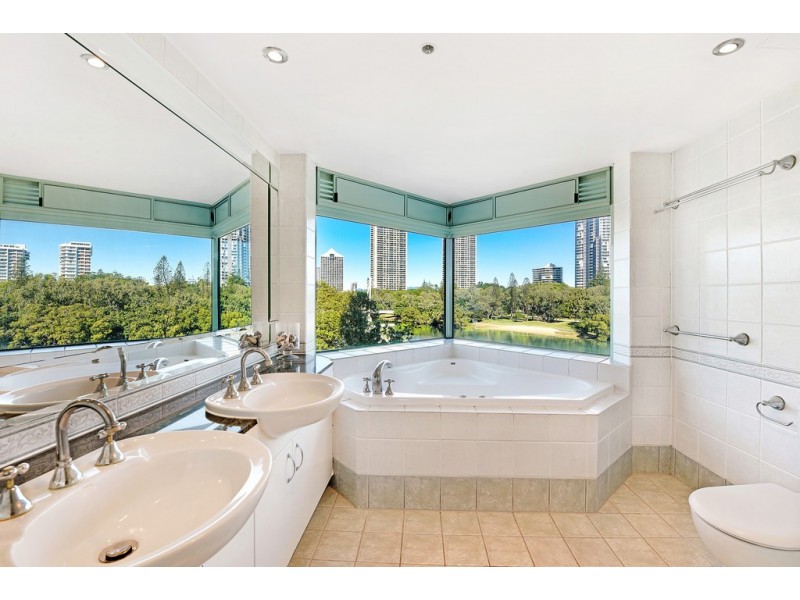 2/3482 ‘The Waterford’ Main Beach Parade, Main Beach QLD 4217