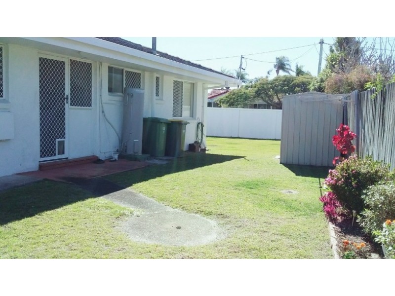 8 Cresta Court, Broadbeach Waters QLD 4218