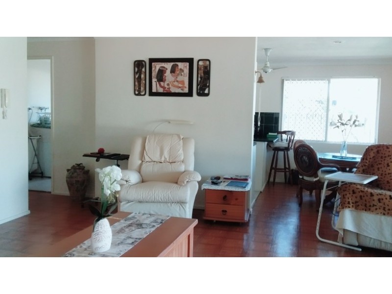 8 Cresta Court, Broadbeach Waters QLD 4218