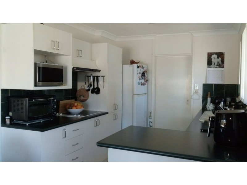 8 Cresta Court, Broadbeach Waters QLD 4218