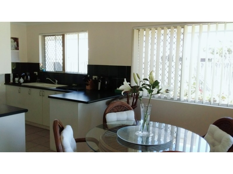 8 Cresta Court, Broadbeach Waters QLD 4218