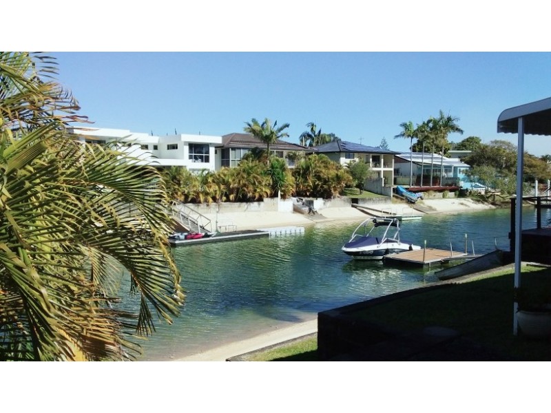 8 Cresta Court, Broadbeach Waters QLD 4218