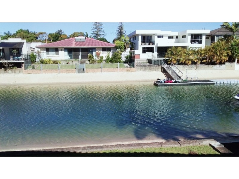 8 Cresta Court, Broadbeach Waters QLD 4218