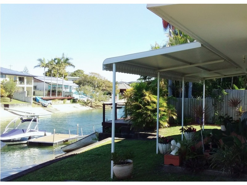 8 Cresta Court, Broadbeach Waters QLD 4218