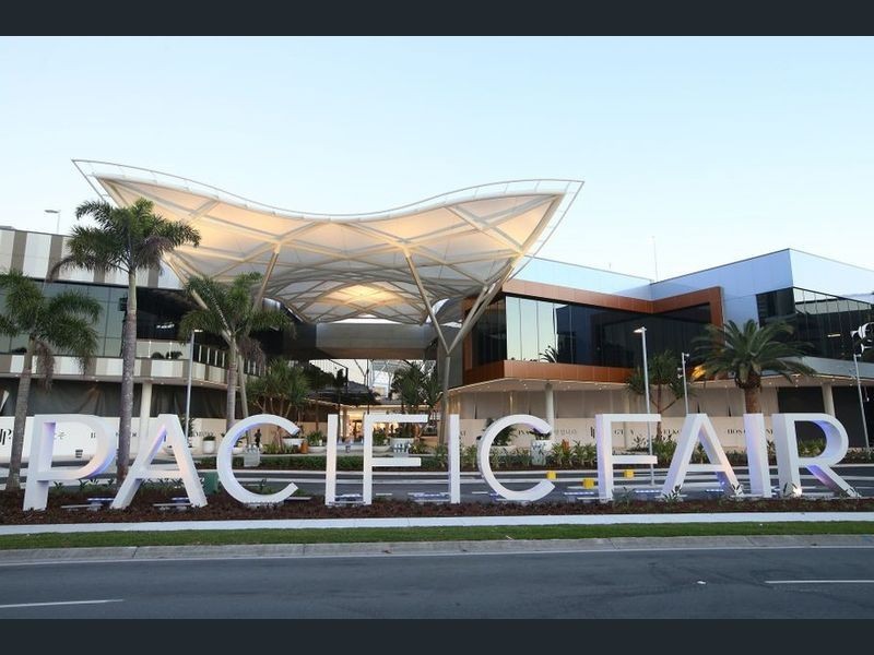 8 Cresta Court, Broadbeach Waters QLD 4218