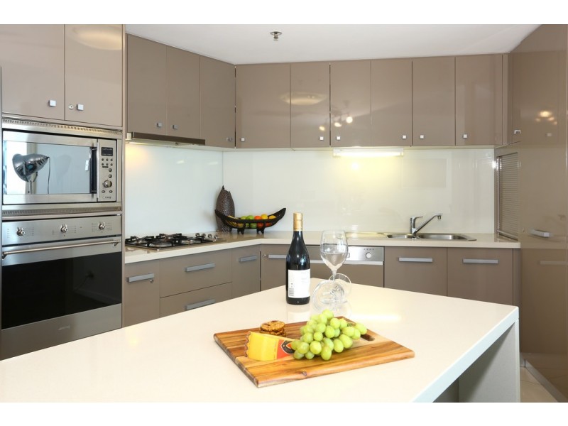 402/300 Marine Parade, Labrador QLD 4215