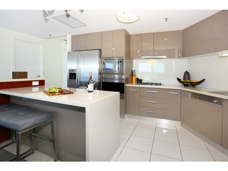 402/300 Marine Parade, Labrador QLD 4215
