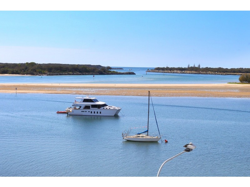 402/300 Marine Parade, Labrador QLD 4215