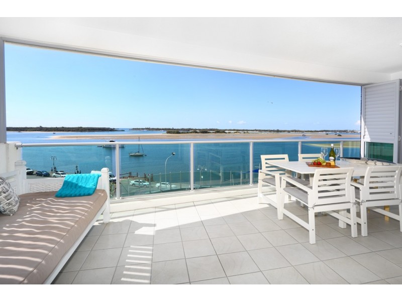 402/300 Marine Parade, Labrador QLD 4215