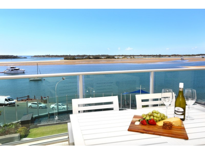 402/300 Marine Parade, Labrador QLD 4215