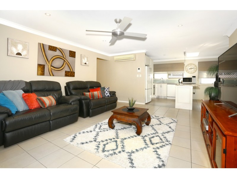 2/11 Esther Place, Surfers Paradise QLD 4217