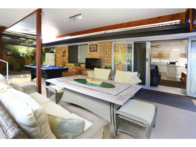 2/11 Esther Place, Surfers Paradise QLD 4217