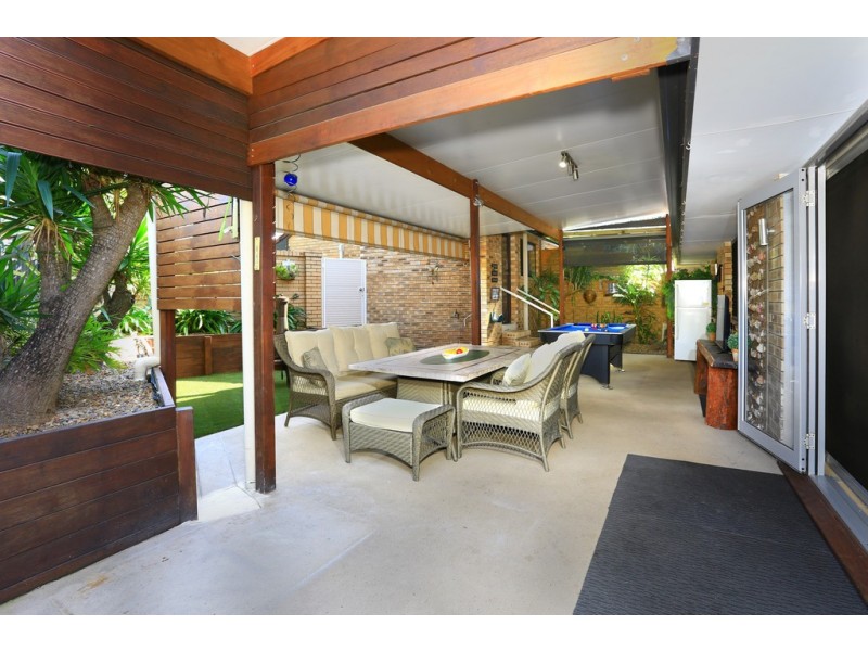 2/11 Esther Place, Surfers Paradise QLD 4217