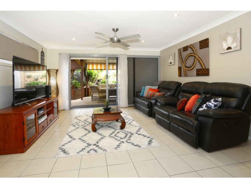 2/11 Esther Place, Surfers Paradise QLD 4217