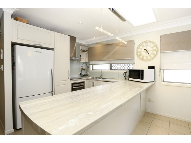 2/11 Esther Place, Surfers Paradise QLD 4217