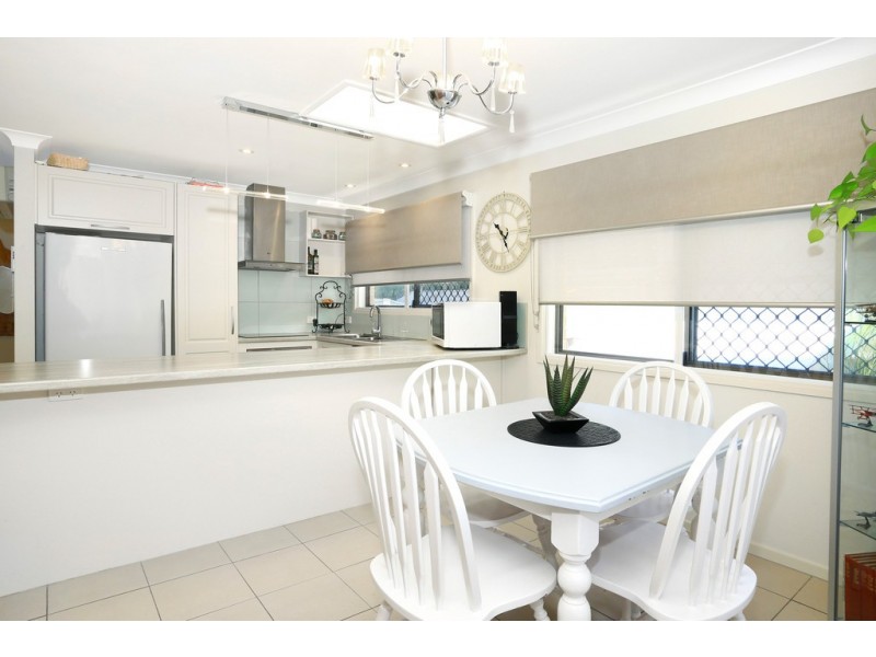 2/11 Esther Place, Surfers Paradise QLD 4217