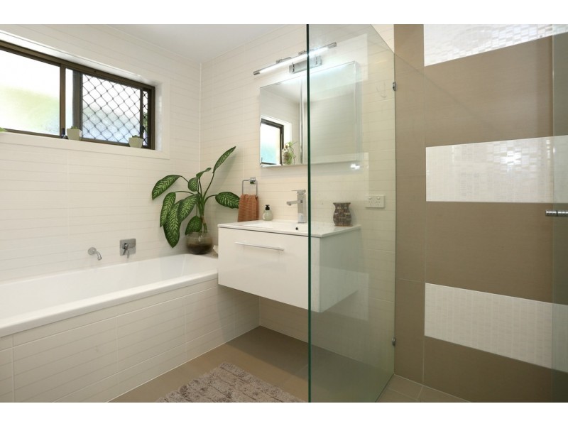 2/11 Esther Place, Surfers Paradise QLD 4217