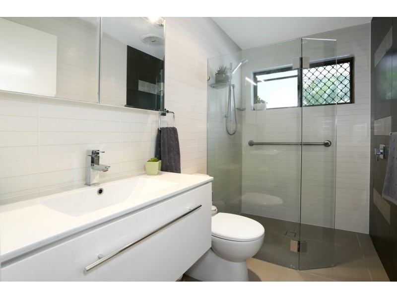 2/11 Esther Place, Surfers Paradise QLD 4217