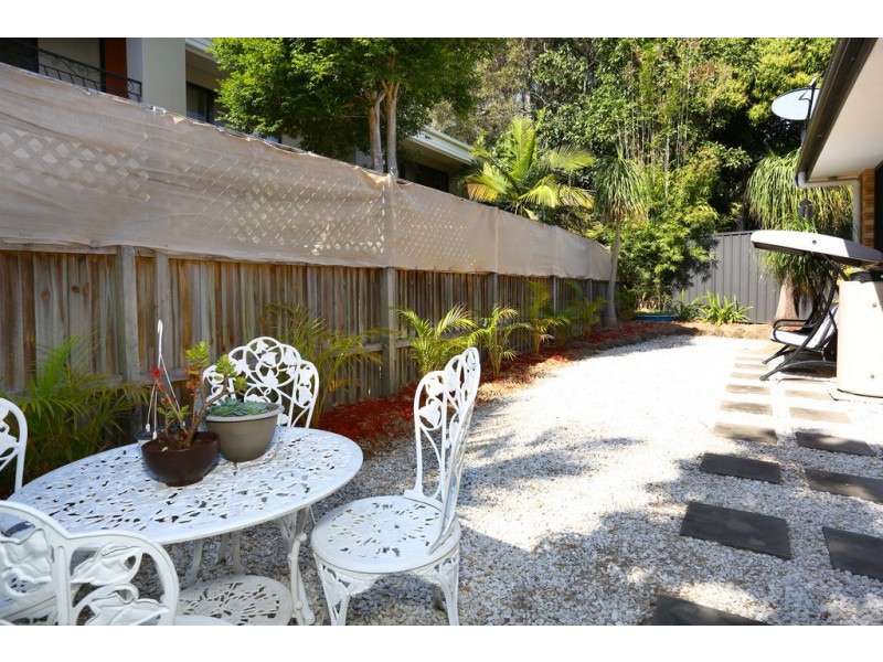 2/11 Esther Place, Surfers Paradise QLD 4217