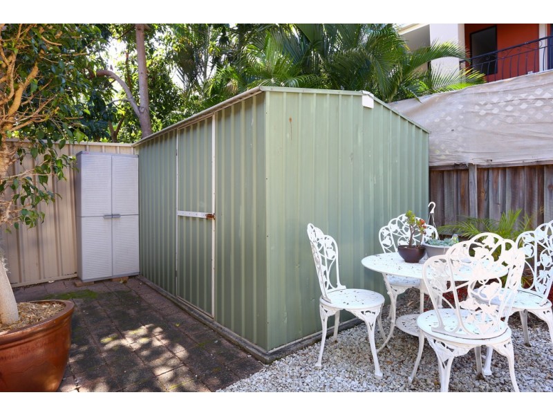 2/11 Esther Place, Surfers Paradise QLD 4217