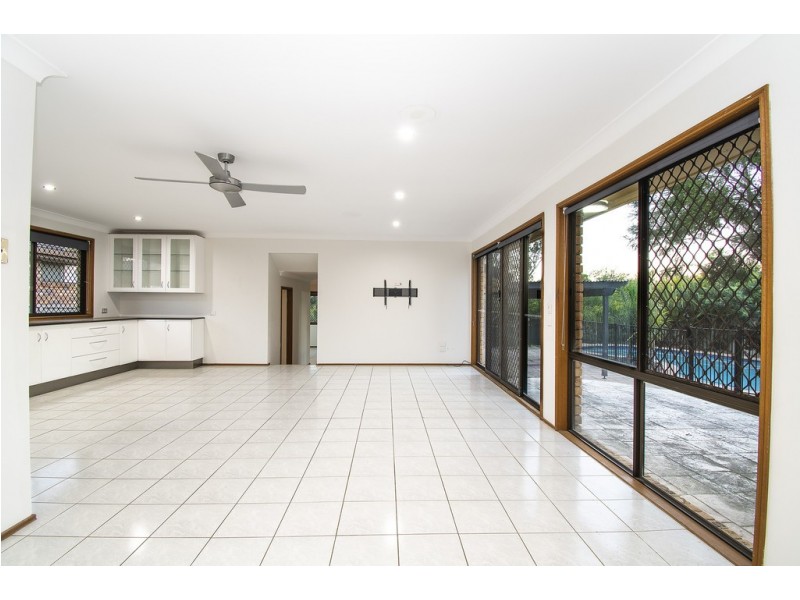 3 Kel Nagle Court, Parkwood QLD 4214