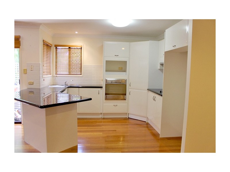 2/47 Broadwater Street, Runaway Bay QLD 4216