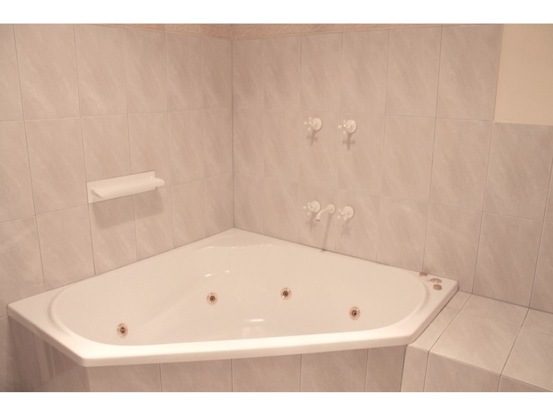 2/47 Broadwater Street, Runaway Bay QLD 4216