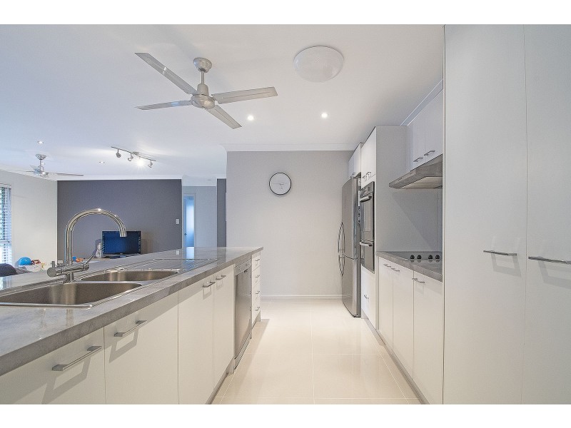 13 Hirono Court, Parkwood QLD 4214