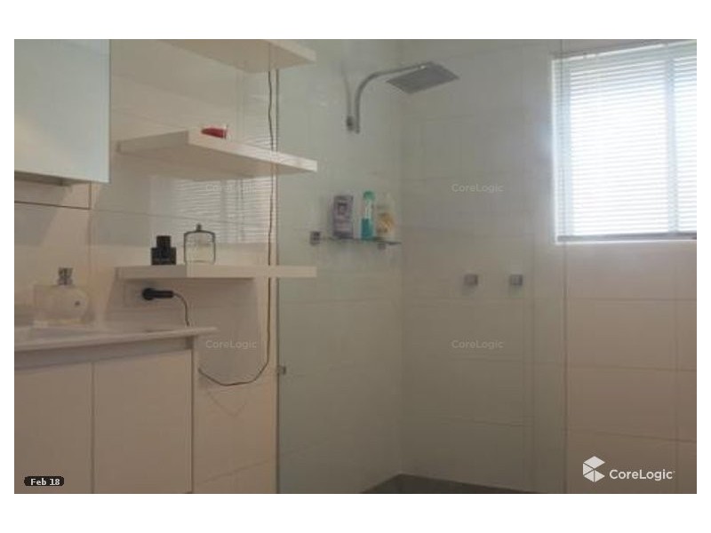 1/118 Kumbari Avenue, Labrador QLD 4215