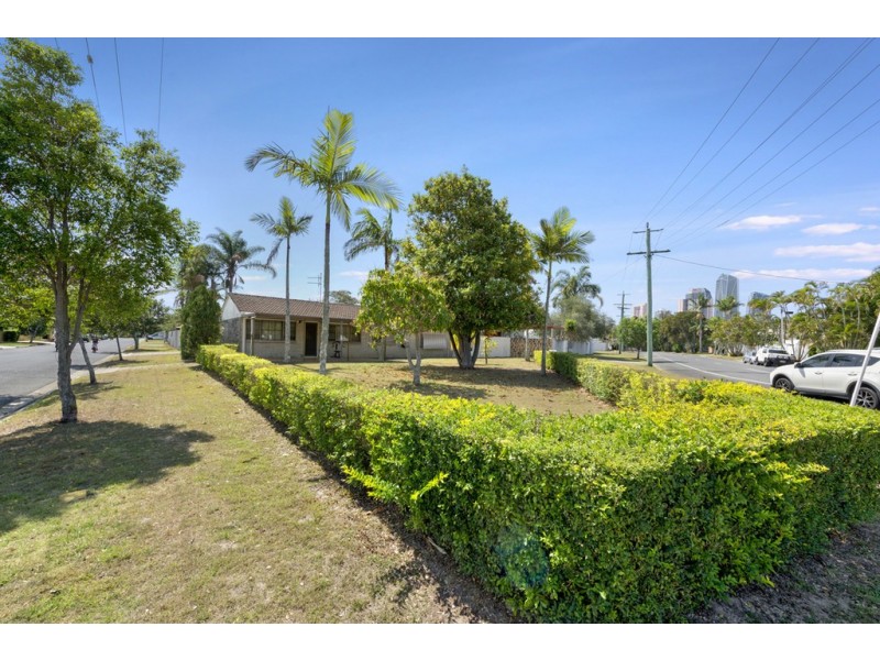 75 Savoy Drive, Broadbeach Waters QLD 4218