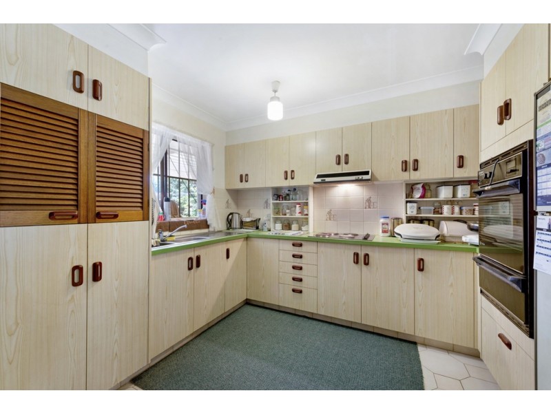 75 Savoy Drive, Broadbeach Waters QLD 4218