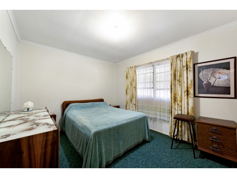 75 Savoy Drive, Broadbeach Waters QLD 4218