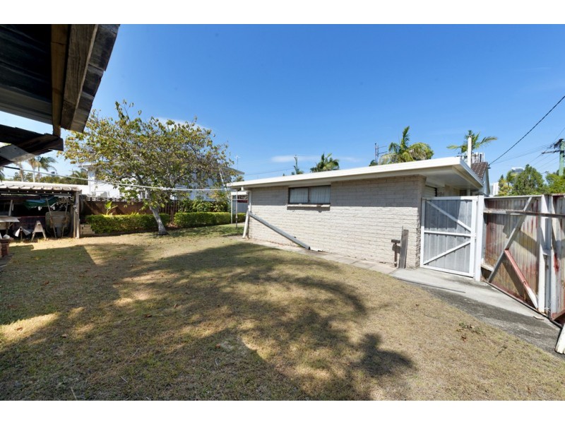 75 Savoy Drive, Broadbeach Waters QLD 4218