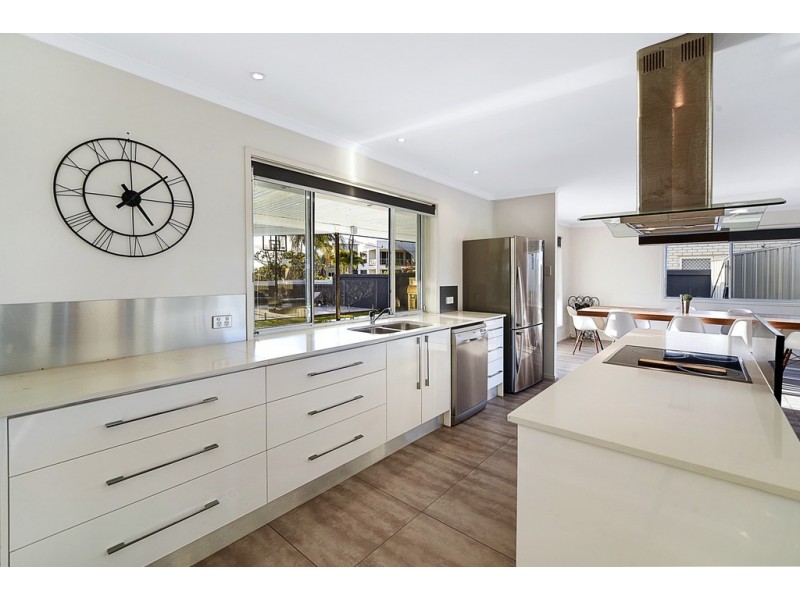 265 Rio Vista Boulevard, Mermaid Waters QLD 4218