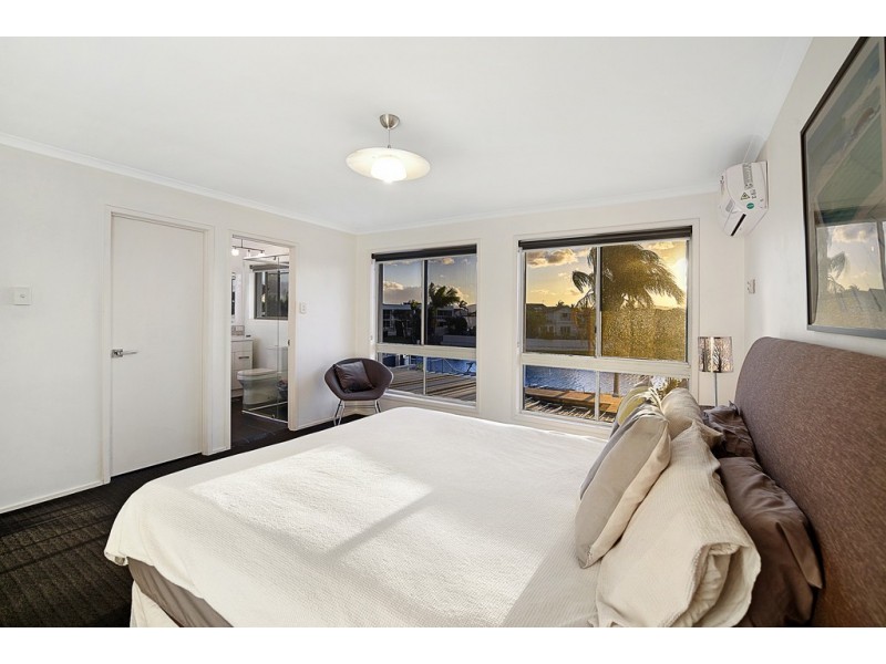 265 Rio Vista Boulevard, Mermaid Waters QLD 4218