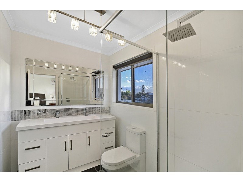 265 Rio Vista Boulevard, Mermaid Waters QLD 4218