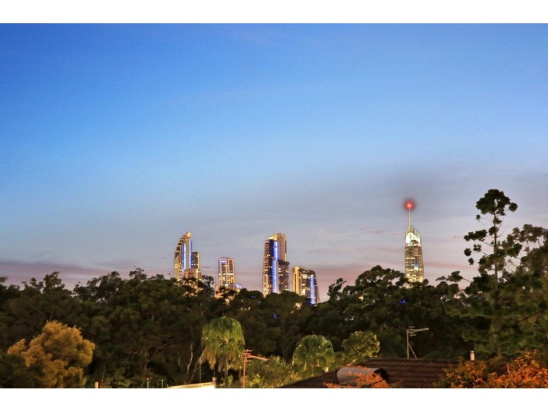 35 Ridgeway Avenue, Southport QLD 4215