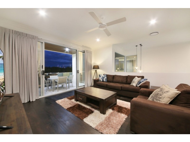 35 Ridgeway Avenue, Southport QLD 4215