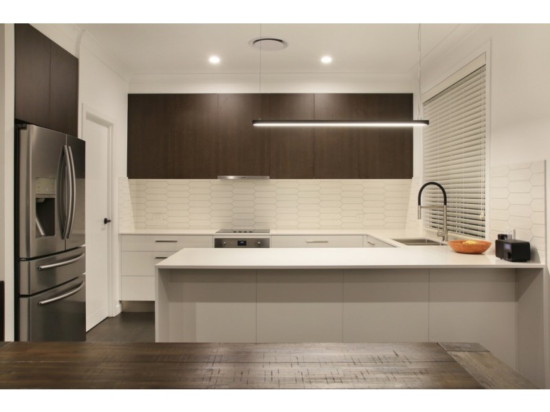 35 Ridgeway Avenue, Southport QLD 4215