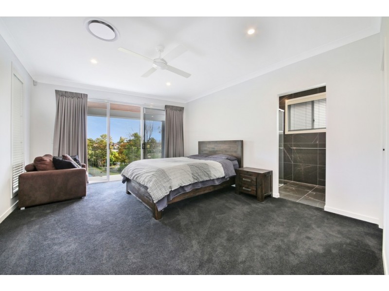 35 Ridgeway Avenue, Southport QLD 4215