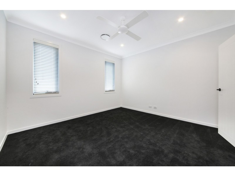 35 Ridgeway Avenue, Southport QLD 4215