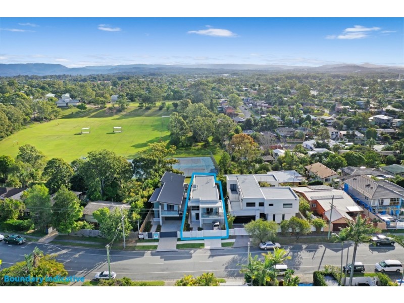 35 Ridgeway Avenue, Southport QLD 4215