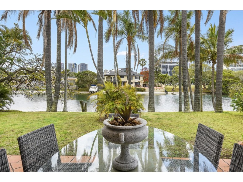 7 Wildash Street, Southport QLD 4215